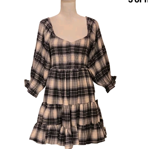 Lulu's No One Cuter Navy & White Plaid Puffed Sleeve Tiered Mini Dress M Western - Picture 4 of 11